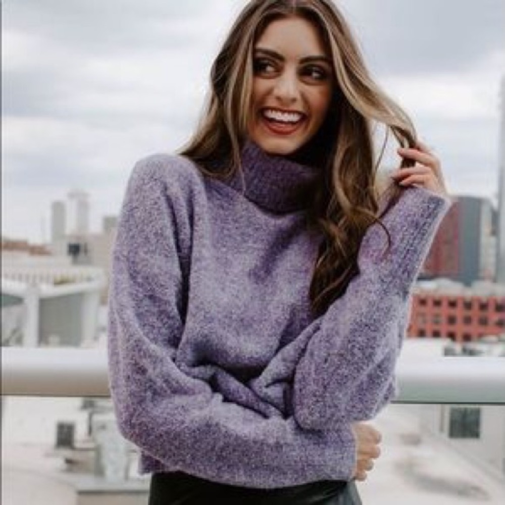 BRAND NEW Kittenish Turtleneck sweater💕